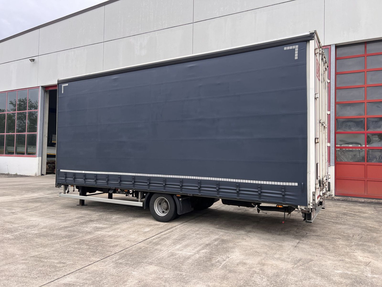 1 Achs Jumbo- Planenanhänger 10,5 t GG - Curtainsider trailer: picture 4 1 Achs Jumbo- Planenanhänger 10,5 t GG - Curtainsider trailer: picture 4