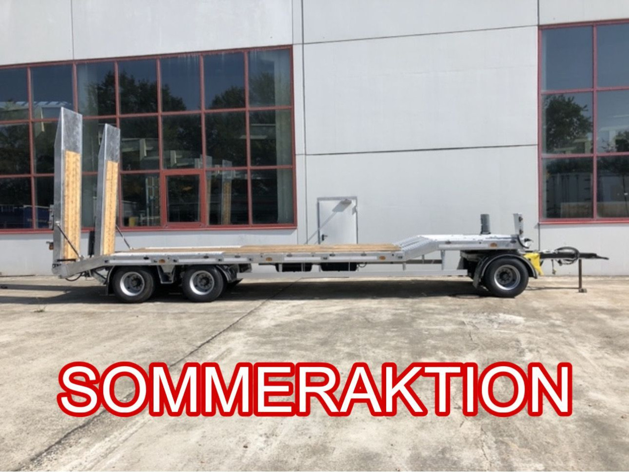 Low loader trailer Möslein 3 Achs Tieflader- Anhänger, Luftgefedert, Verbr: picture 1