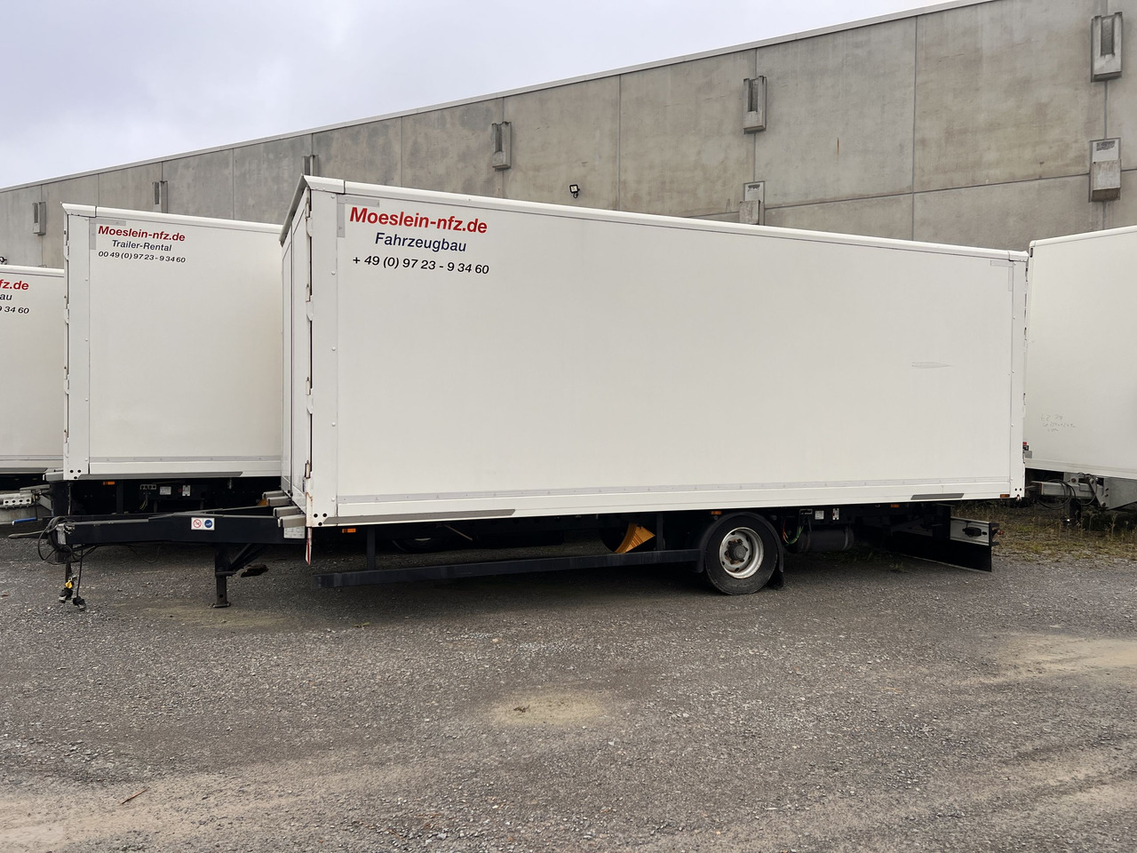Möslein EK 1- D 7,3 1 Achs Kofferanhänger Durchladen7,08 m lang - Closed box trailer: picture 1 Möslein EK 1- D 7,3 1 Achs Kofferanhänger Durchladen7,08 m lang - Closed box trailer: picture 1