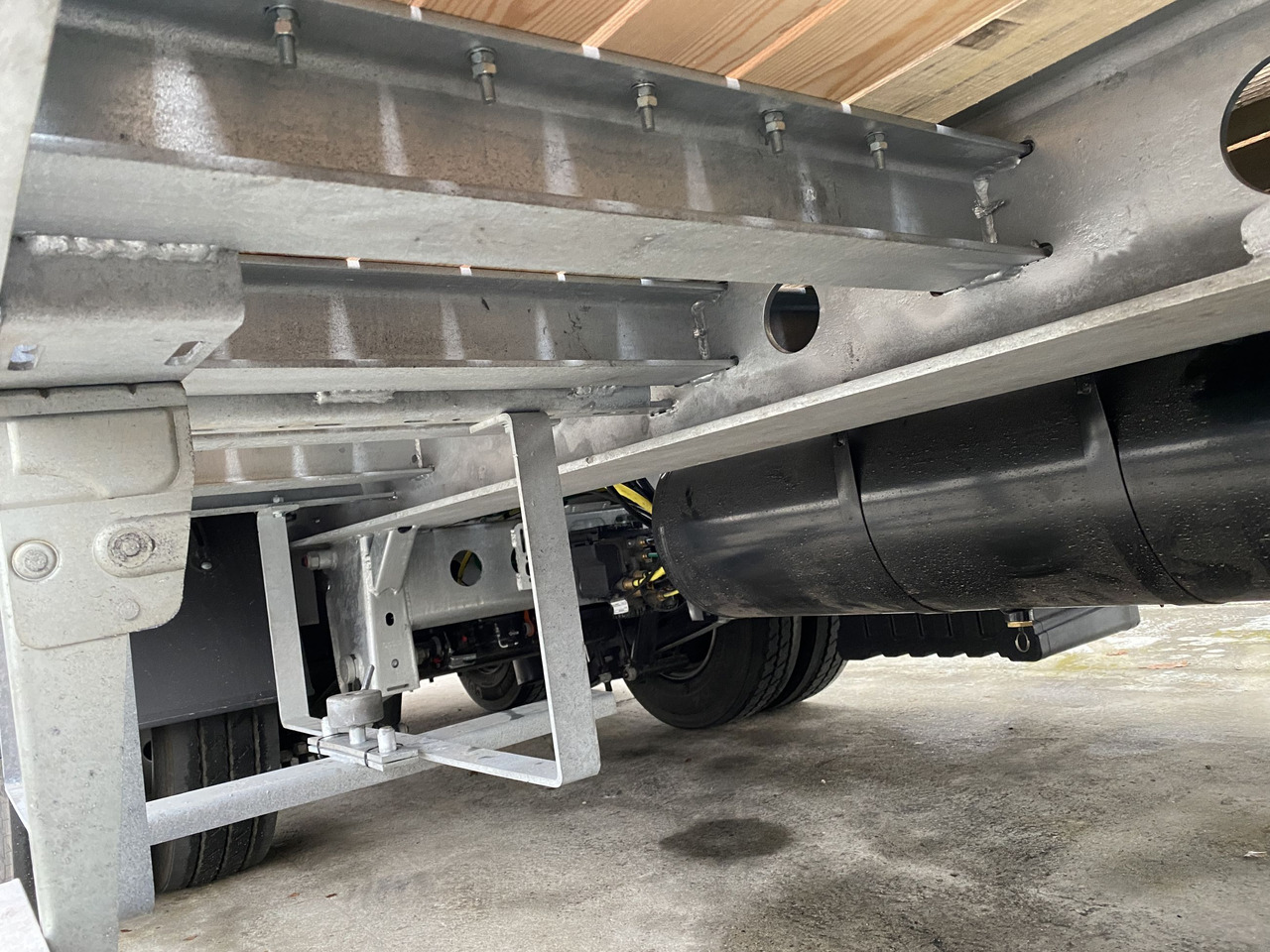 New Low loader trailer for transportation of heavy machinery Möslein T 3-8,20 P OR  3 Achs Tieflader gerader Ladefläche 8,10 m,Neufahrzeug: picture 7