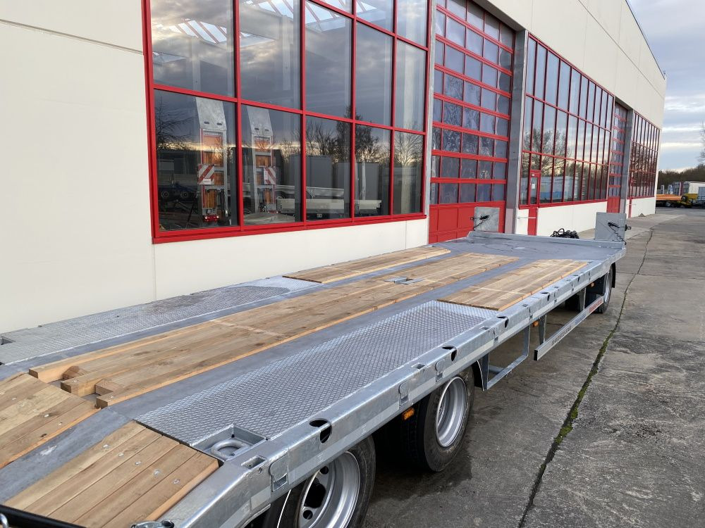 Möslein T 3-8,20 P VB H1 Blatt 3 Achs Tieflader mit gerader Ladefläche 8,10 m, Neufahrzeug - Low loader trailer: picture 4 Möslein T 3-8,20 P VB H1 Blatt 3 Achs Tieflader mit gerader Ladefläche 8,10 m, Neufahrzeug - Low loader trailer: picture 4