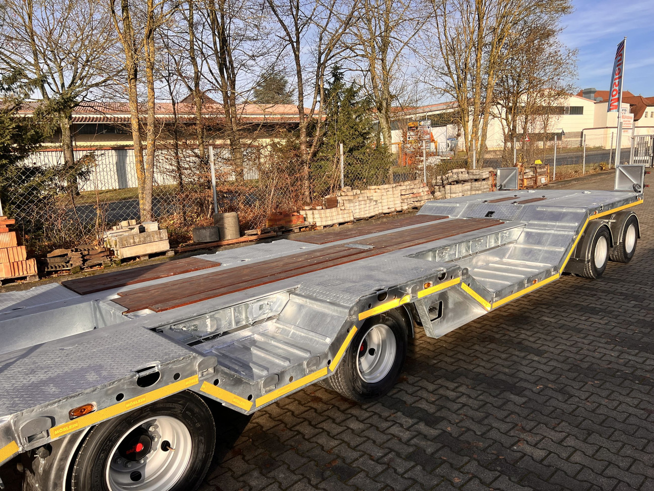 Möslein T 4 VB H1 R neuer 4 Achs Tieflader + Radmulden - Low loader trailer: picture 4 Möslein T 4 VB H1 R neuer 4 Achs Tieflader + Radmulden - Low loader trailer: picture 4