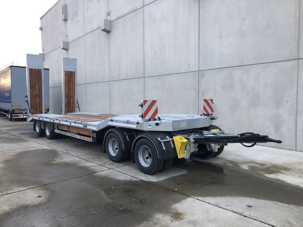 Möslein T 4 VB H1 neuer 4 Achs Tieflader hydraulischen Rampen - Low loader trailer: picture 4 Möslein T 4 VB H1 neuer 4 Achs Tieflader hydraulischen Rampen - Low loader trailer: picture 4