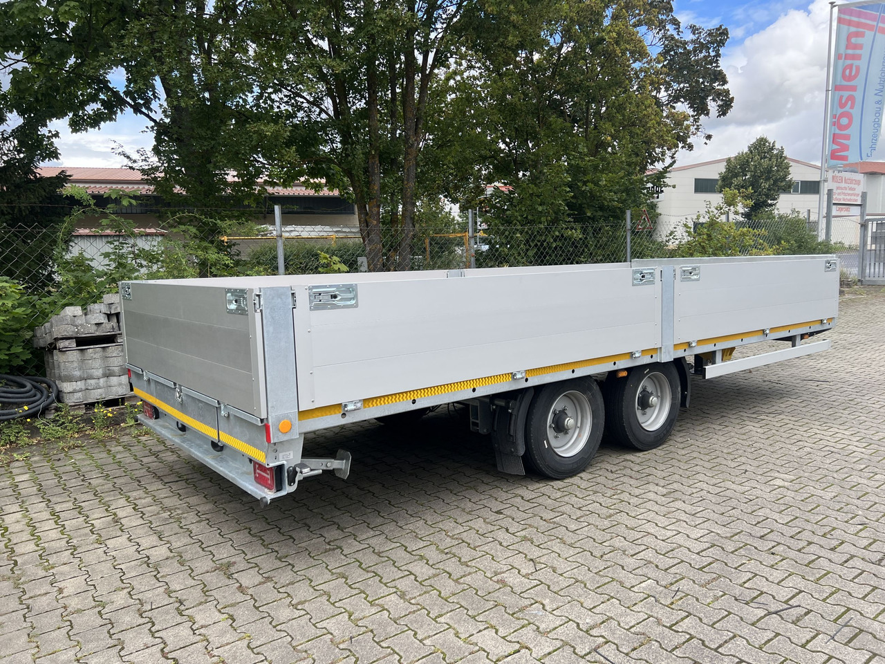 Möslein THT 11 G 6,2 L Tandem- Pritschenanhänger- Tieflader - Dropside/ Flatbed trailer: picture 4 Möslein THT 11 G 6,2 L Tandem- Pritschenanhänger- Tieflader - Dropside/ Flatbed trailer: picture 4