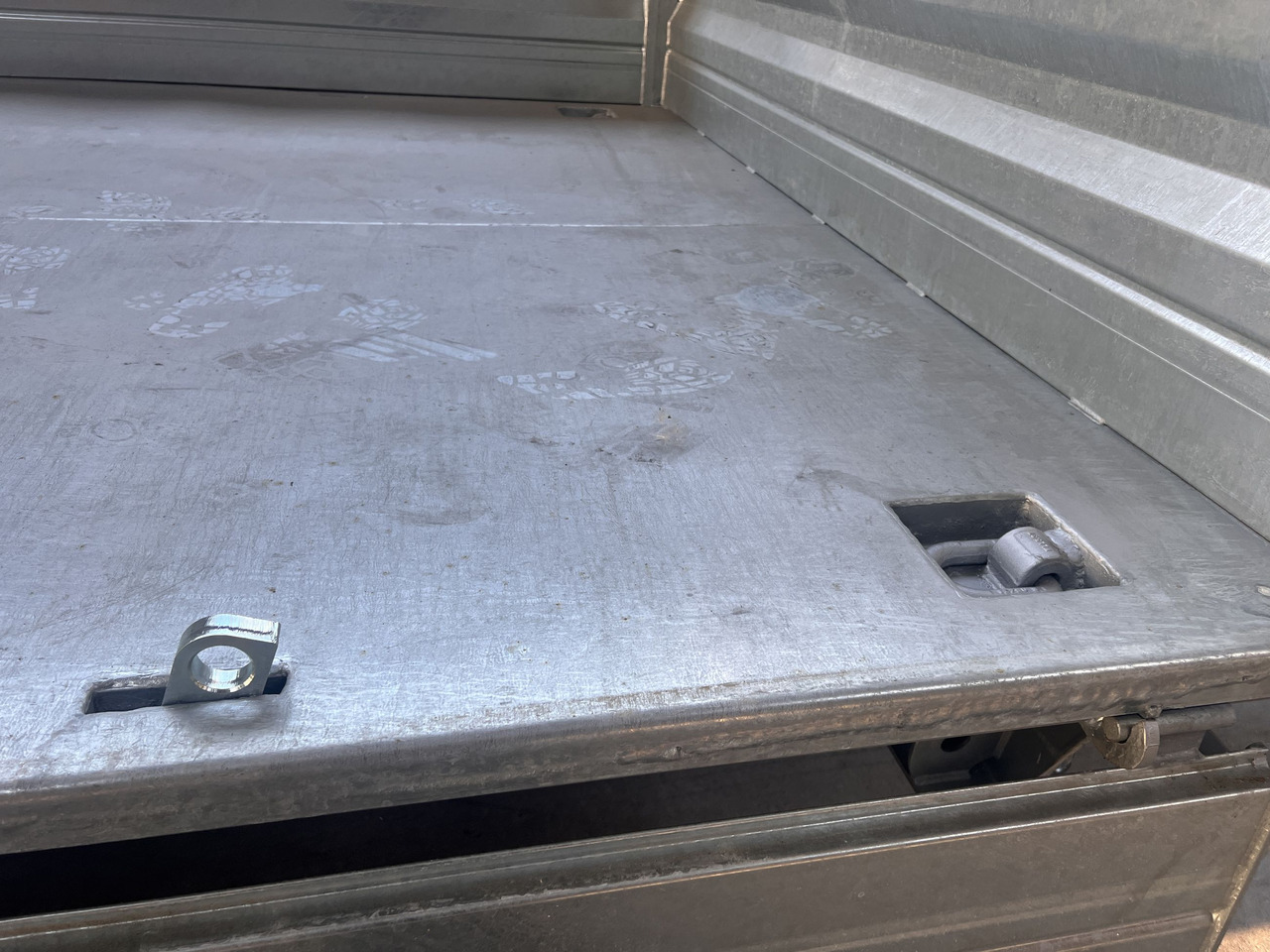 Möslein TTD 14 5,70 m 14 t Tandem- Kipper Tieflader 5,70 m lang, Breite Reifen-- Neufahrzeug -- - Tipper trailer: picture 3 Möslein TTD 14 5,70 m 14 t Tandem- Kipper Tieflader 5,70 m lang, Breite Reifen-- Neufahrzeug -- - Tipper trailer: picture 3