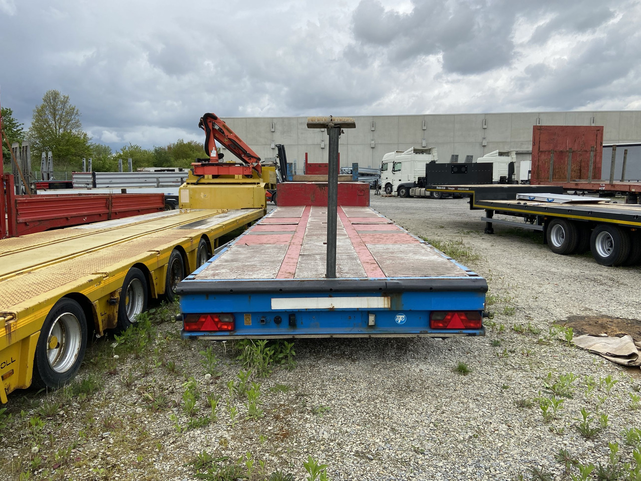 Stp 3 Achs Satteltieflader Platofür Fertigteile oder Baumaschinen - Low loader semi-trailer: picture 3 Stp 3 Achs Satteltieflader Platofür Fertigteile oder Baumaschinen - Low loader semi-trailer: picture 3