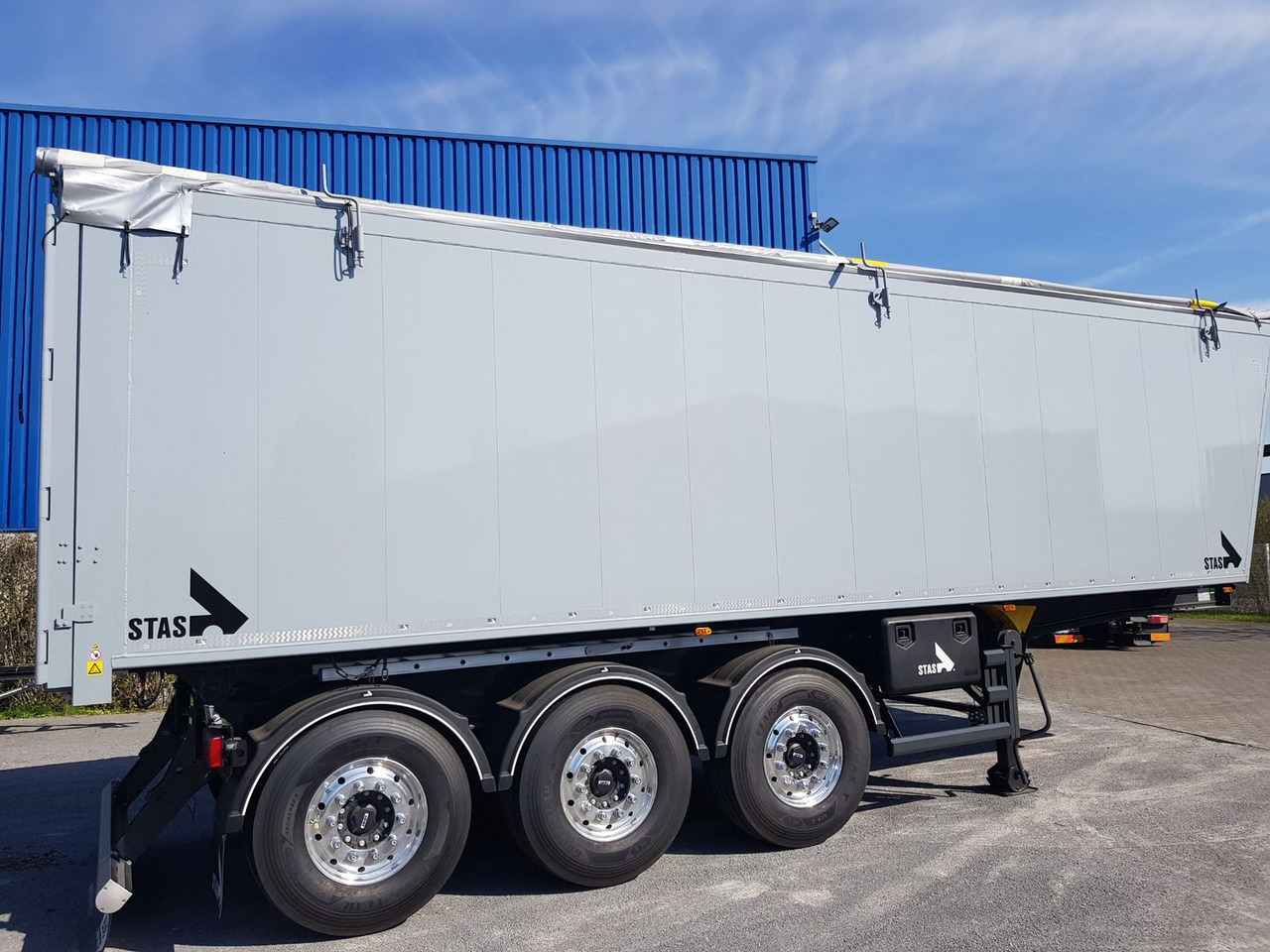 Stas agroSTAR 47,6 cbm Kippsattelauflieger Stas agroSTAR 47,6 cbm Kippsattelauflieger - Tipper semi-trailer: picture 5 Stas agroSTAR 47,6 cbm Kippsattelauflieger Stas agroSTAR 47,6 cbm Kippsattelauflieger - Tipper semi-trailer: picture 5