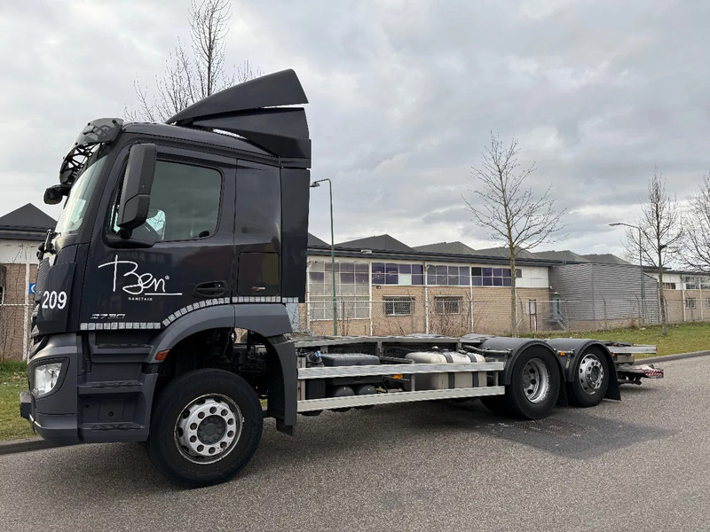 Cab chassis truck Mercedes-Benz Antos 2730 LL 2017: picture 16
