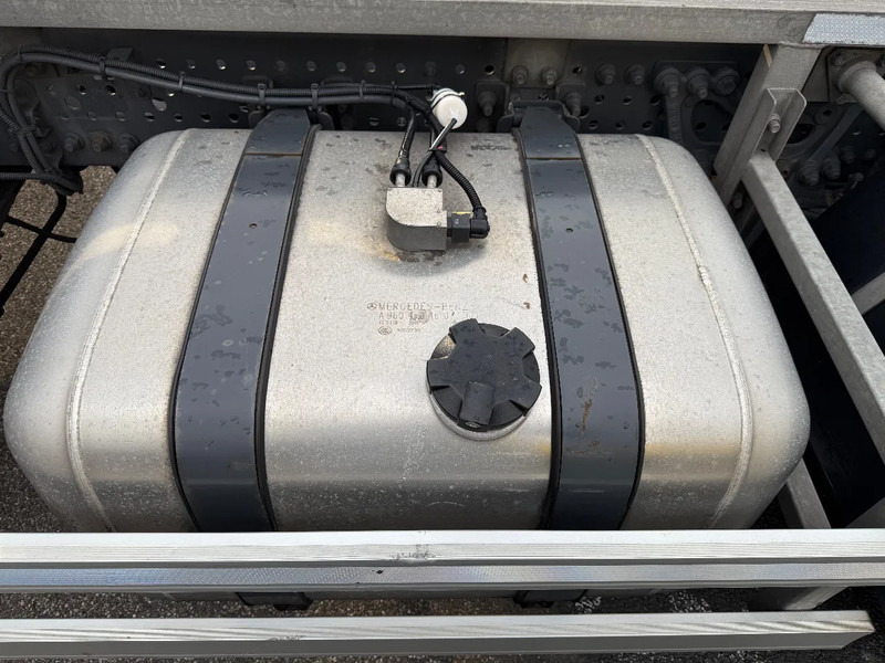 Cab chassis truck Mercedes-Benz Antos 2730 LL 2017: picture 18