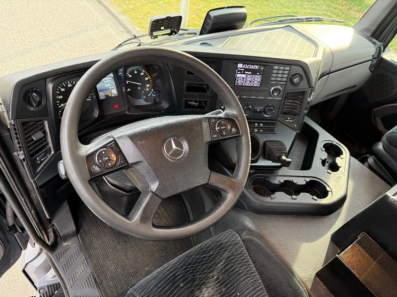 Interior photo 2: Cab chassis truck Mercedes-Benz Antos 2730 LL 2017