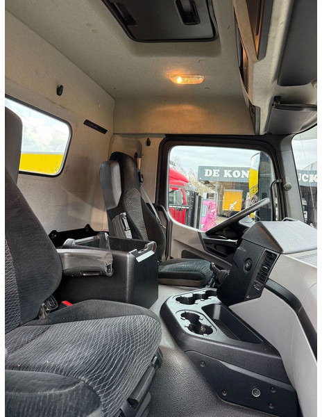 Interior photo 1: Cab chassis truck Mercedes-Benz Antos 2730 LL 2017
