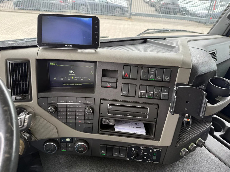 Box truck Volvo FM 410 SHOWTRUCK-CAMPER-HORSETRUCK-RACETRUCK: picture 18
