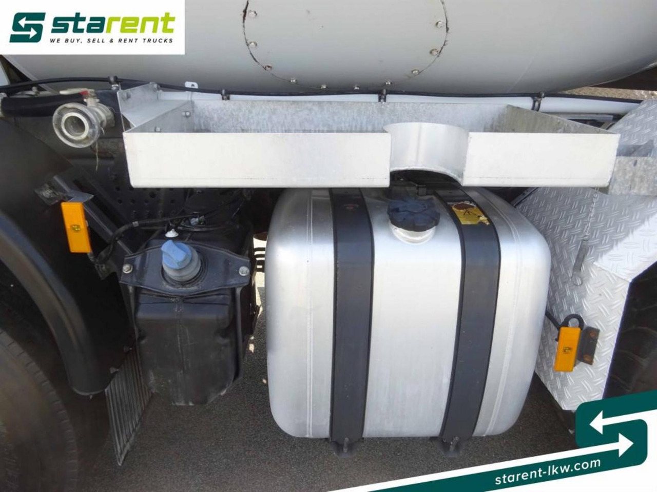 Concrete mixer truck Mercedes Benz Arocs 3748 8x4 Liebherr Betonmischer + Förderband: picture 9