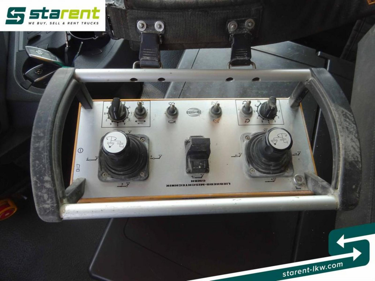 Concrete mixer truck Mercedes Benz Arocs 3748 8x4 Liebherr Betonmischer + Förderband: picture 16