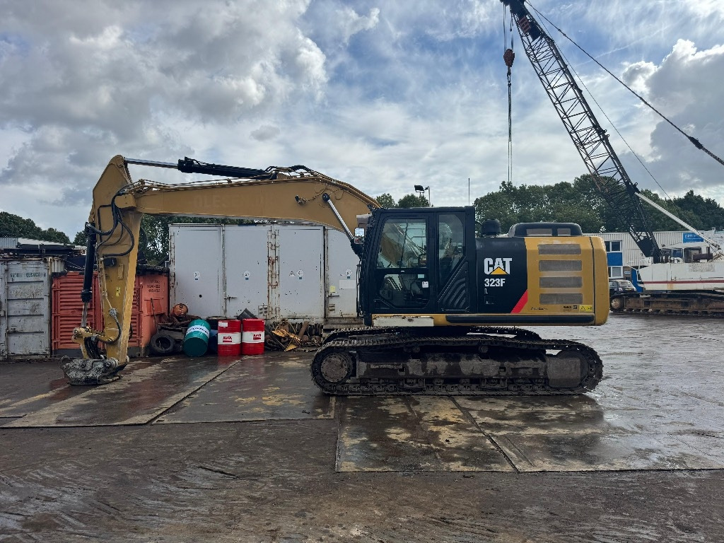 CAT 323 F L ( with oil quick ) - Crawler excavator: picture 1 CAT 323 F L ( with oil quick ) - Crawler excavator: picture 1