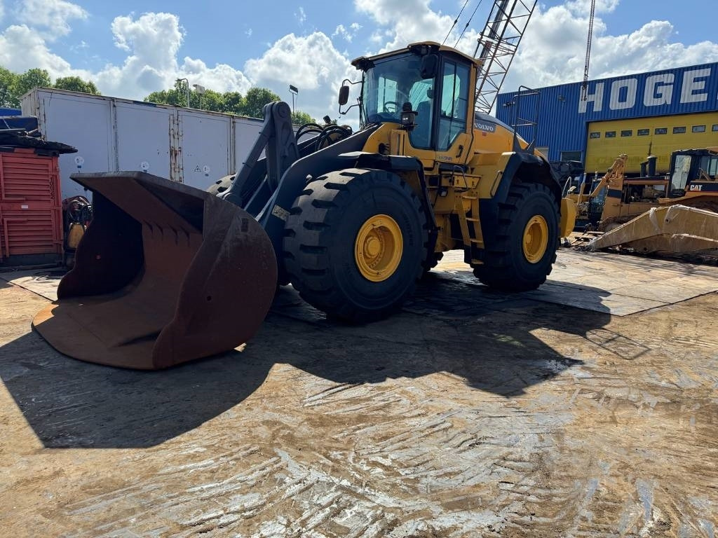 Volvo L 220 H ( WITH NEW TYRES )  - Wheel loader: picture 2 Volvo L 220 H ( WITH NEW TYRES )  - Wheel loader: picture 2