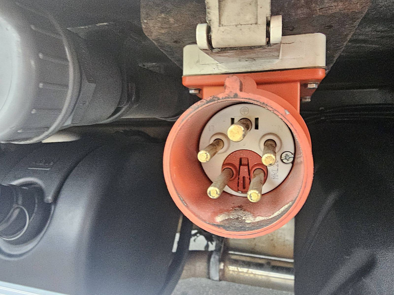 Refrigerator truck DAF LF 55.210 11.9T MULTITEMP LIFT: picture 15