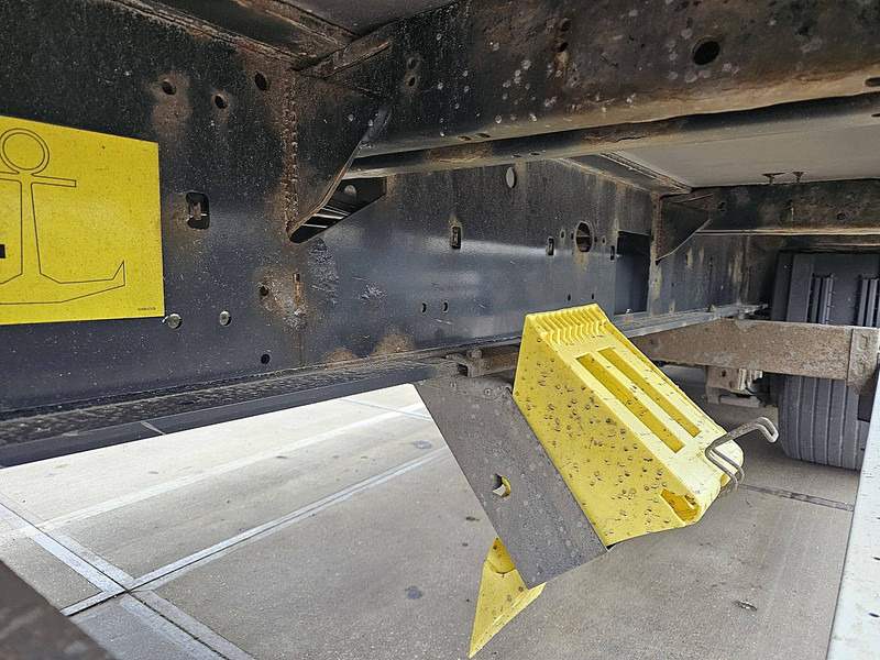 Curtainsider semi-trailer Krone SD: picture 7 Curtainsider semi-trailer Krone SD: picture 7