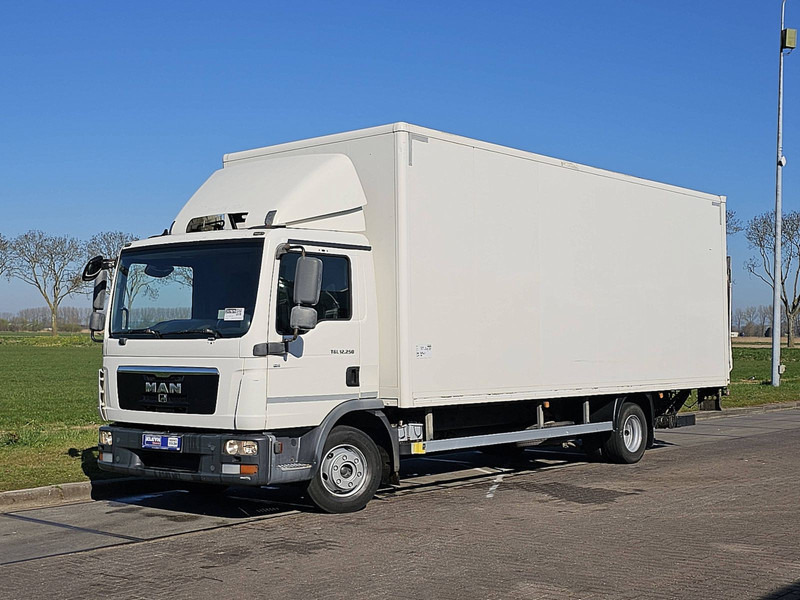 MAN 12.250 TGL MANUAL AIRCO LIFT - Box truck: picture 2 MAN 12.250 TGL MANUAL AIRCO LIFT - Box truck: picture 2