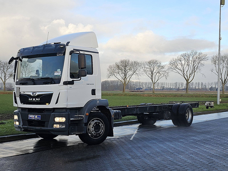 MAN 18.250 TGM 4X2 BL WB 620 AIRCO - Cab chassis truck: picture 2 MAN 18.250 TGM 4X2 BL WB 620 AIRCO - Cab chassis truck: picture 2