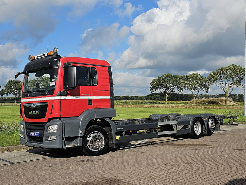 MAN 26.320 TGS 6X2-4 LL WB 590 - Cab chassis truck: picture 2 MAN 26.320 TGS 6X2-4 LL WB 590 - Cab chassis truck: picture 2