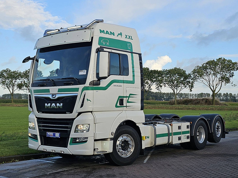MAN 26.500 TGX XXL 6X2-4 LL WB420 - Cab chassis truck: picture 2 MAN 26.500 TGX XXL 6X2-4 LL WB420 - Cab chassis truck: picture 2