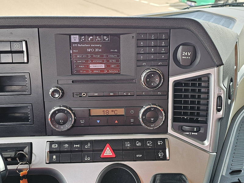 Container transporter/ Swap body truck Mercedes-Benz ACTROS 2540 GIGASPACE 6X2: picture 13