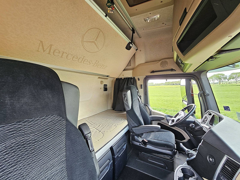 Container transporter/ Swap body truck Mercedes-Benz ACTROS 2540 GIGASPACE 6X2: picture 15