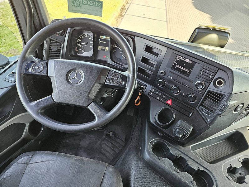 Interior photo 1: Refrigerator truck Mercedes-Benz ANTOS 1830 L