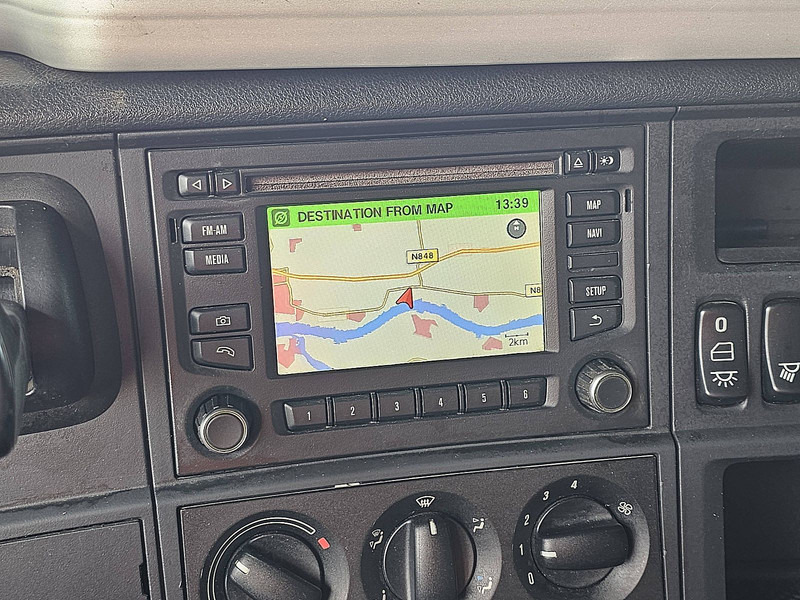 Dropside/ Flatbed truck, Crane truck Scania R490: picture 12