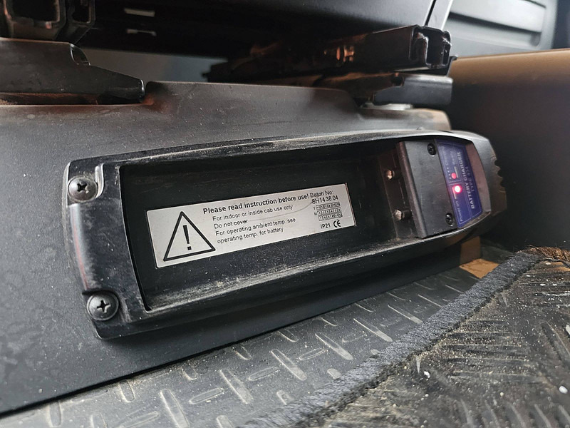 Dropside/ Flatbed truck, Crane truck Scania R490: picture 20