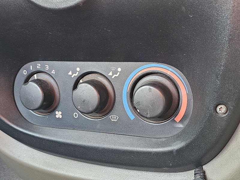 Tractor unit DAF XF 105.410: picture 13