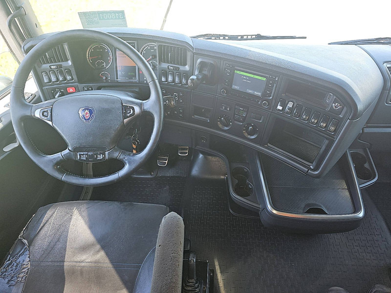 Interior photo 1: Tractor unit Scania R620 CRANE LOGLIFT 251S