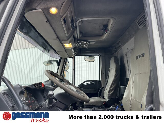 Cab chassis truck Iveco Trakker AD260T36 6x4: picture 6