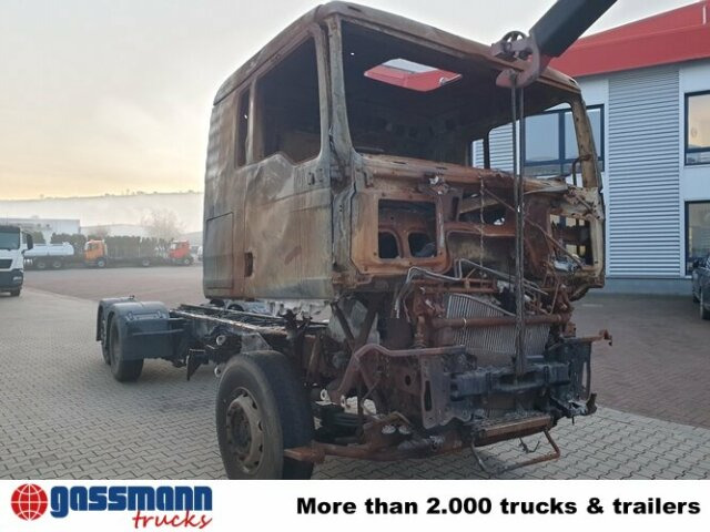 Cab chassis truck MAN TGA 26.440 6x2 BL Brandschaden: picture 8
