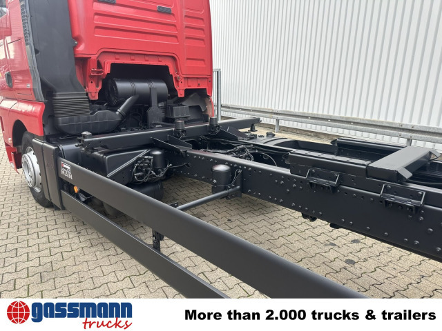 Container transporter/ Swap body truck MAN TGX 18.360 4X2 LL, Fahrschule: picture 12