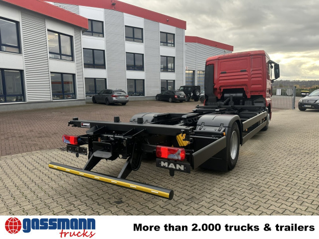 Container transporter/ Swap body truck MAN TGX 18.360 4X2 LL, Fahrschule: picture 9