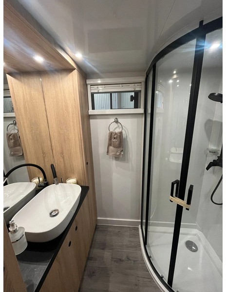 New Camper Scania S590 V8 6x2 Camper / Motorhome - New 2025 - Garage - Slide out -: picture 16 New Camper Scania S590 V8 6x2 Camper / Motorhome - New 2025 - Garage - Slide out -: picture 16