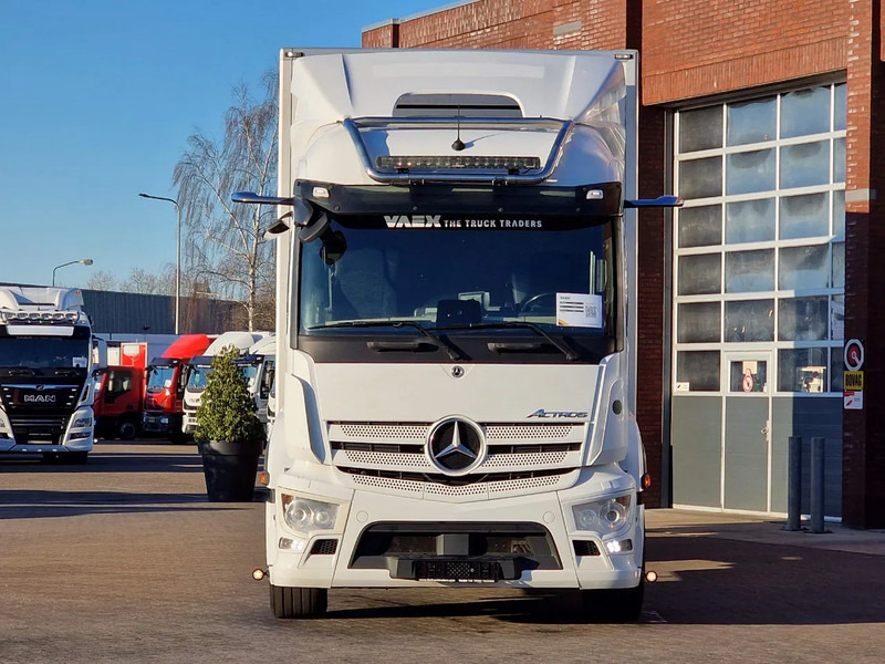 Mercedes-Benz Actros 2546 6x2 Streamspace - Box with sidedoors - Loadlift - Full air - 5.50 WB - Box truck: picture 2 Mercedes-Benz Actros 2546 6x2 Streamspace - Box with sidedoors - Loadlift - Full air - 5.50 WB - Box truck: picture 2