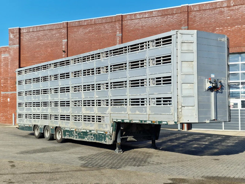 Pezzaioli 5 deck livestock trailer - Water & Ventilation - Loadlift - Folding floors - BPW Axle - 155M3 - Livestock semi-trailer: picture 3 Pezzaioli 5 deck livestock trailer - Water & Ventilation - Loadlift - Folding floors - BPW Axle - 155M3 - Livestock semi-trailer: picture 3