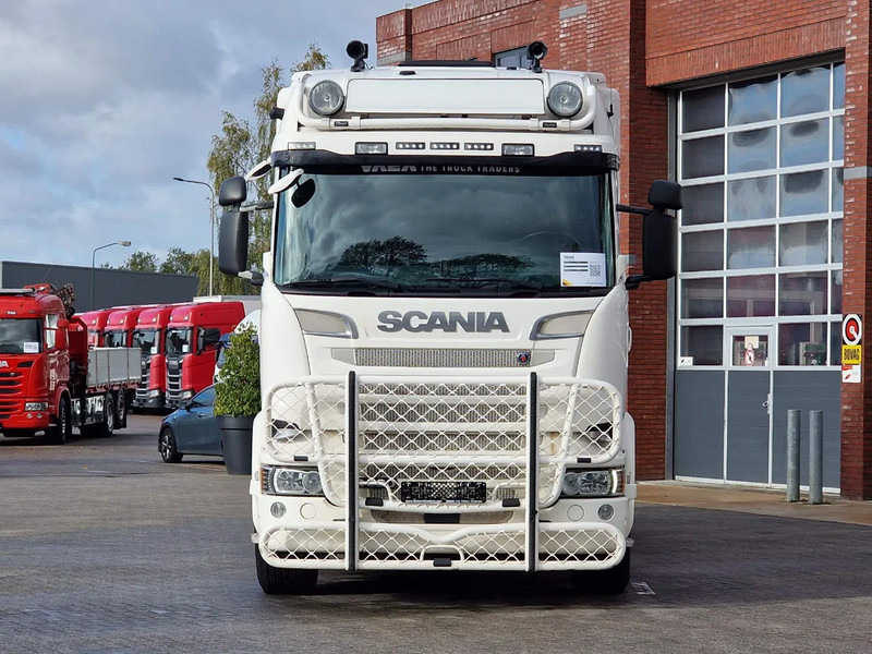 Scania R520 V8 8x2*4 - Tank - 19.000L - 4 compartments - Pump and counter - Retarder - Tank truck: picture 2 Scania R520 V8 8x2*4 - Tank - 19.000L - 4 compartments - Pump and counter - Retarder - Tank truck: picture 2