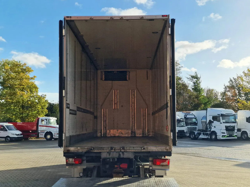 Scania R560 V8 Topline 6x2*4 - Frigo - Loadlift - Full air - Euro 5 leasing Scania R560 V8 Topline 6x2*4 - Frigo - Loadlift - Full air - Euro 5: picture 8 Scania R560 V8 Topline 6x2*4 - Frigo - Loadlift - Full air - Euro 5 leasing Scania R560 V8 Topline 6x2*4 - Frigo - Loadlift - Full air - Euro 5: picture 8