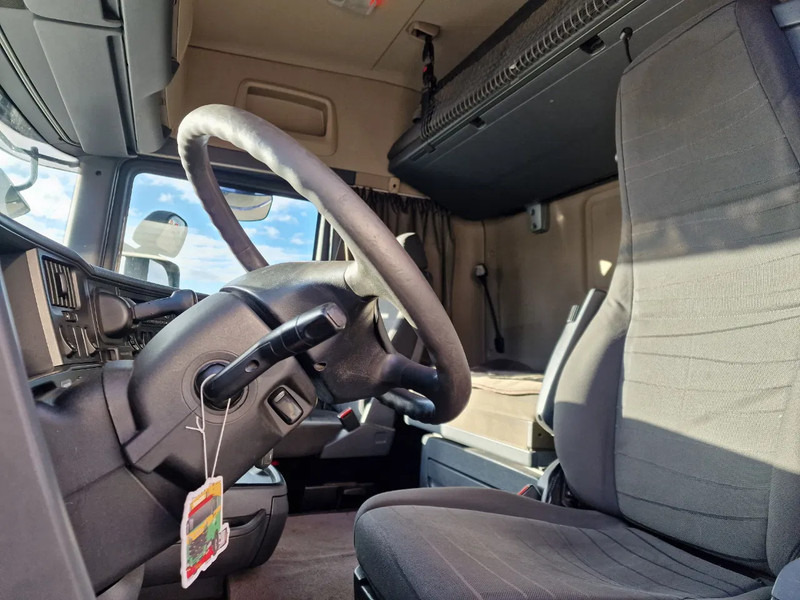 Scania R560 V8 Topline 6x2*4 - Frigo - Loadlift - Full air - Euro 5 leasing Scania R560 V8 Topline 6x2*4 - Frigo - Loadlift - Full air - Euro 5: picture 16 Scania R560 V8 Topline 6x2*4 - Frigo - Loadlift - Full air - Euro 5 leasing Scania R560 V8 Topline 6x2*4 - Frigo - Loadlift - Full air - Euro 5: picture 16