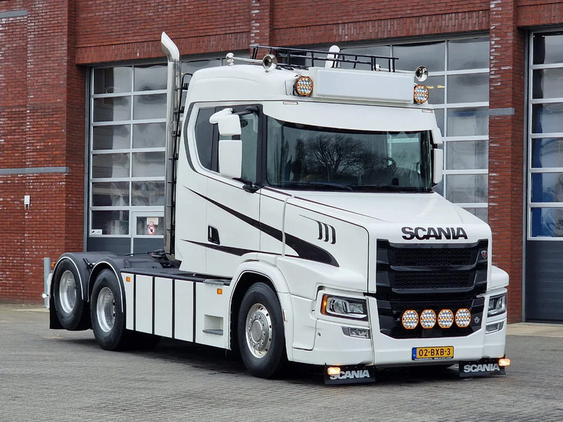 Scania T580 V8 Tuft Torpedo V8 - Custom exterior - Retarder - Full air - Show truck - Stack exhaust - Tractor unit: picture 1 Scania T580 V8 Tuft Torpedo V8 - Custom exterior - Retarder - Full air - Show truck - Stack exhaust - Tractor unit: picture 1