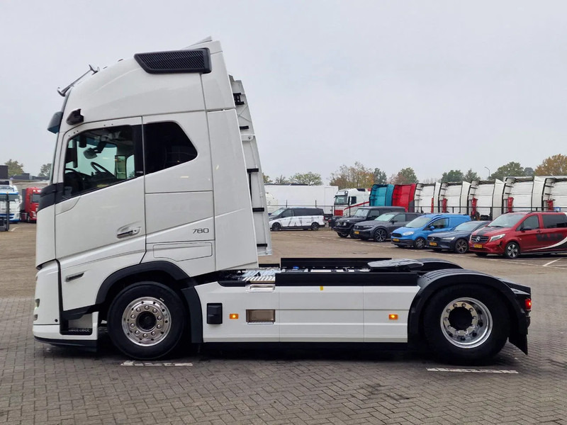 Volvo FH 16 780 Aero Globetrotter XL 4x2 - NEW - Full spec - Retarder - Full air - 2x tank - Tractor unit: picture 4 Volvo FH 16 780 Aero Globetrotter XL 4x2 - NEW - Full spec - Retarder - Full air - 2x tank - Tractor unit: picture 4