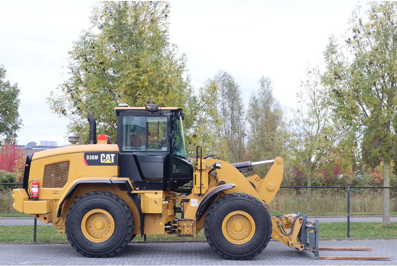 Caterpillar 938 M | 2X BUCKET | JIB | FORKS | BSS | GOOD CONDITION - Wheel loader: picture 4 Caterpillar 938 M | 2X BUCKET | JIB | FORKS | BSS | GOOD CONDITION - Wheel loader: picture 4