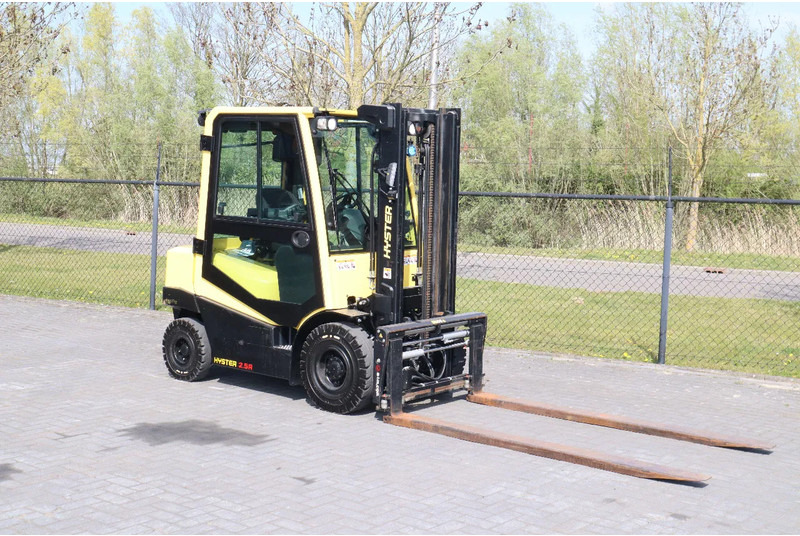 Hyster H2.5 A | BOOM SUSPENSION | SIDESHIFT | FORK EXTENTIONS | FORK POSITIONERS - Diesel forklift: picture 5 Hyster H2.5 A | BOOM SUSPENSION | SIDESHIFT | FORK EXTENTIONS | FORK POSITIONERS - Diesel forklift: picture 5