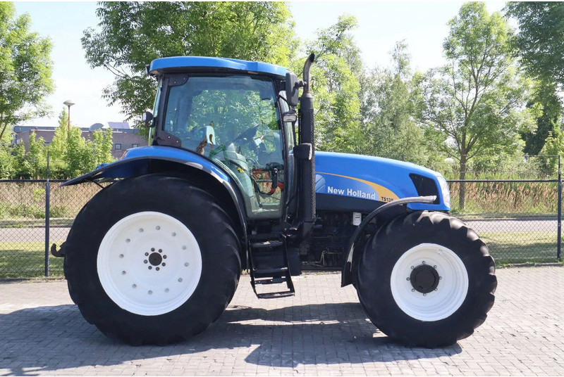 New Holland TS135A | 40 KM/H | 4X4 | SUPERSTEER - Farm tractor: picture 4 New Holland TS135A | 40 KM/H | 4X4 | SUPERSTEER - Farm tractor: picture 4