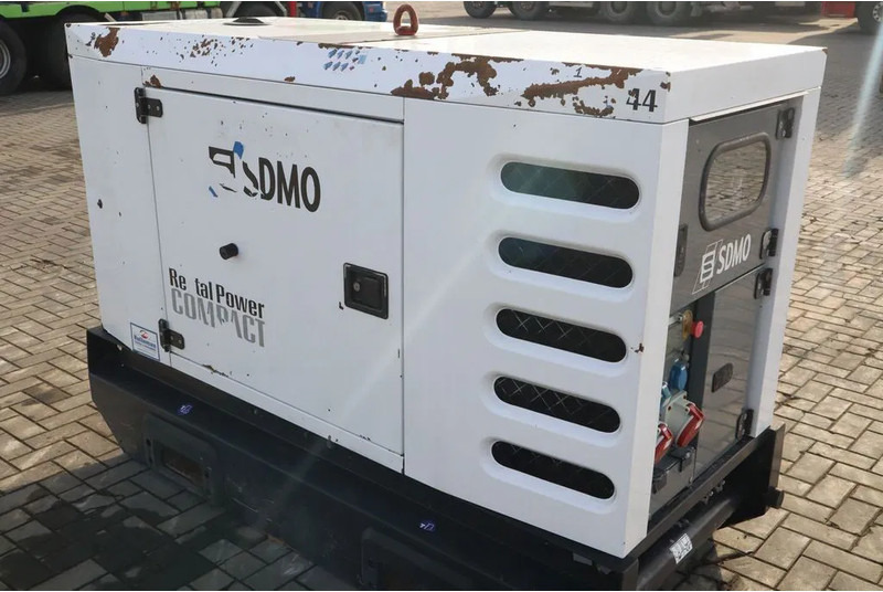 SDMO R44C3 | 44 KVA | GOOD WORKING - Generator set: picture 4 SDMO R44C3 | 44 KVA | GOOD WORKING - Generator set: picture 4