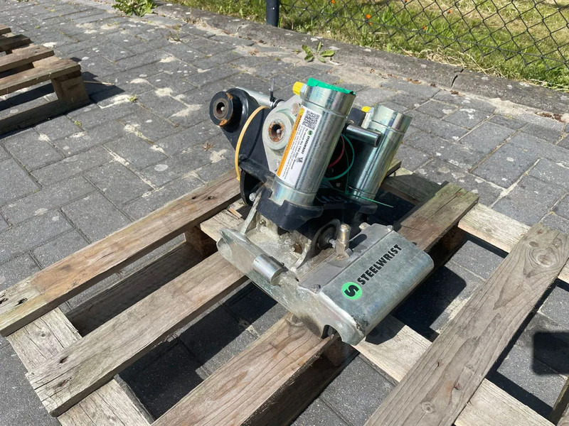 STEELWRIST TMX S30 -180HA | TILT QUICKCOUPLER | TILTING COUPLER | NEW - Tiltrotator for Construction machinery: picture 1 STEELWRIST TMX S30 -180HA | TILT QUICKCOUPLER | TILTING COUPLER | NEW - Tiltrotator for Construction machinery: picture 1